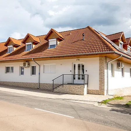 Matravoelgy Apartmanhaz Apartament Pásztó