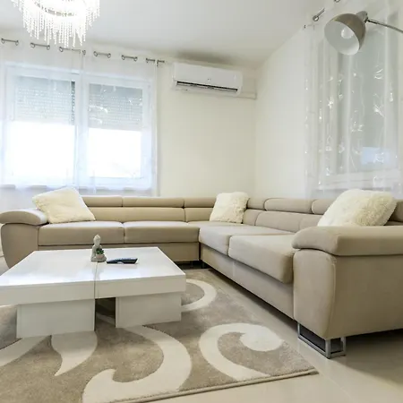 Matravoelgy Apartmanhaz * Pásztó