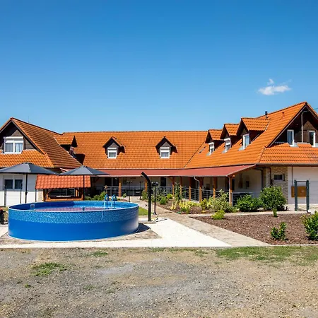 아파트 Matravoelgy Apartmanhaz Pásztó