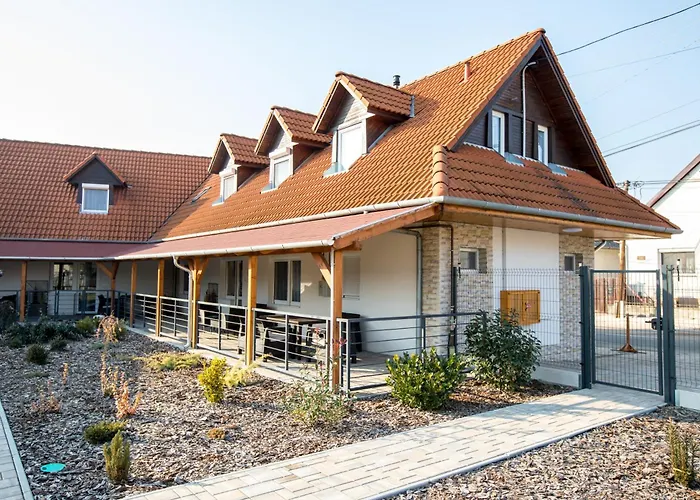 Matravoelgy Apartmanhaz شقة *